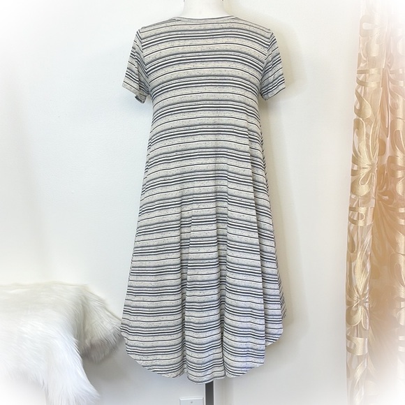 💕Beautiful Lularoe Carly High Low Swing Dress💕 - Picture 4 of 6